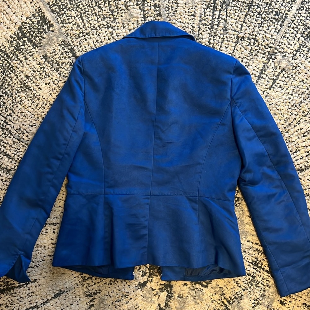 Evan Picone royal blue blazer. Front pockets. Ruffled back. Size 6. - Picture 3 of 4